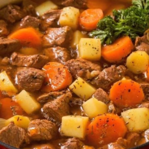 Crockpot Beef Stew: the delicious recipe for a hearty, comforting dinner