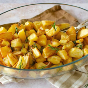 Baked potatoes: the recipe to make them crispy and 8 delicious variations