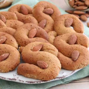 Susamielli: the traditional Neapolitan recipe for spiced honey biscuits