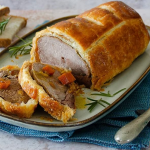 Roasted beef in a crust: the recipe for a refined and succulent festive second course