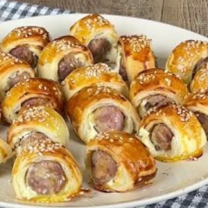 Rustici with cheese and sausage: the recipe for a quick and tasty appetizer