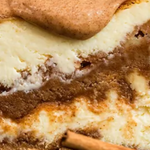 Cinnamon Roll Cheesecake