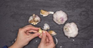 Garlic Peels Are Worth Their Weight in Gold – Never Throw Them Away Again! I’ll Show You How My Grandmother Used Them