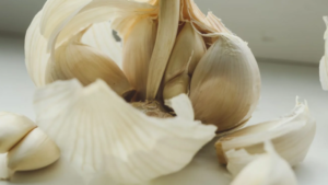 Garlic Peels: Don’t Throw Them Away, They Are Worth Their Weight in Gold