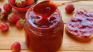 Perfect Strawberry Jam – This Is How It’s Made Quickly with Whole Fruit Pieces