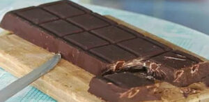 Homemade Chocolate Ready in 10 Minutes – Made with 5 Tablespoons of Cocoa Powder, 2 Tablespoons of Sugar, 50 g of Butter, and Half a Glass of Milk